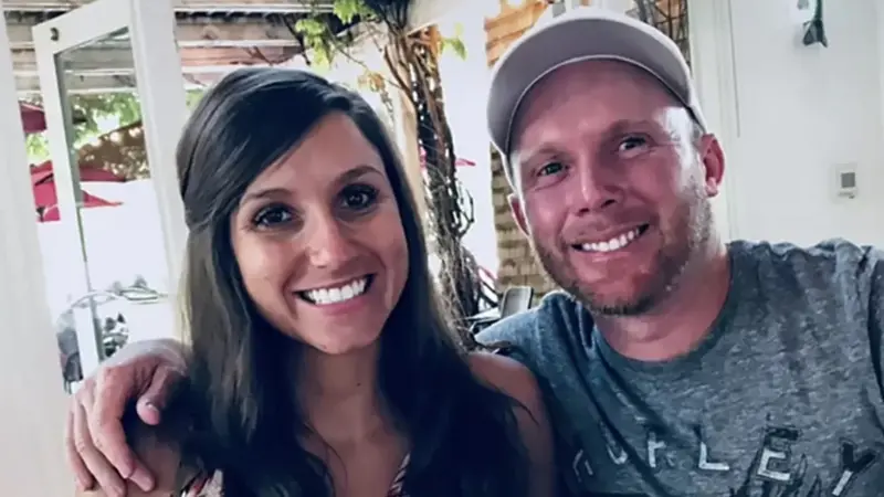 A mulher que escreveu livro sobre a morte do marido e agora é julgada pelo seu assassinato