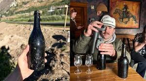 Arqueólogos provam bebida encontrada em garrafa enterrada lacrada de 150 anos, descoberta em antiga cidade mineradora de prata em Utah