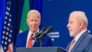 Lula sob pressão: Bloomberg vê semelhanças com Biden em meio a inflação, desgaste e incerteza eleitoral