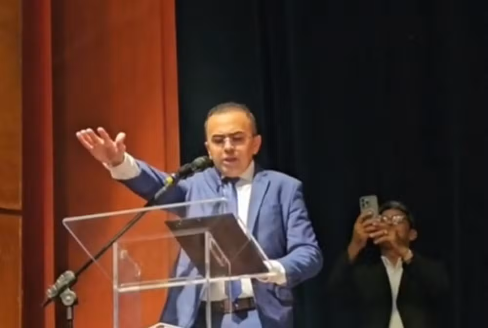 Pré-candidato ao governo do RN, Allyson Bezerra renuncia à prefeitura de Mossoró; vice assume