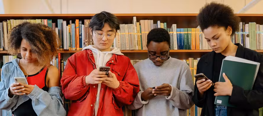 Tempo de tela de jovens aumentou nas últimas 3 décadas, sobretudo no pós-pandemia