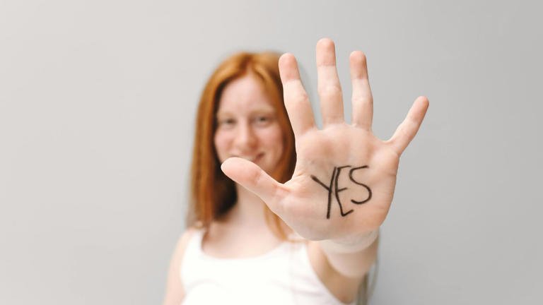 “Pessoa que quer agradar a todos”: A dificuldade em dizer não está ligada a um traço de personalidade comum entre as mulheres?