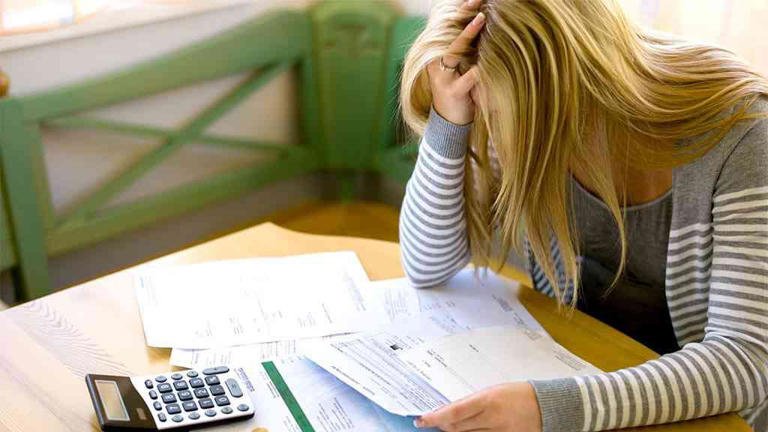 Dois em cada três brasileiros têm dívidas com juros altos, diz pesquisa