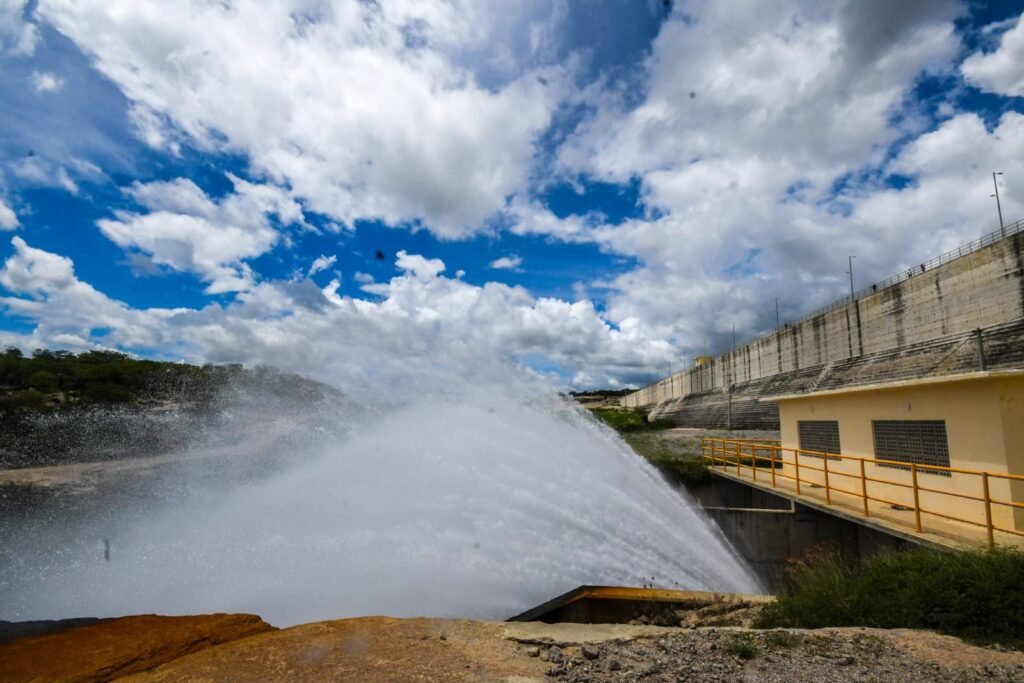Barragem Oiticica supera 61% da capacidade e amplia reserva hídrica no Seridó