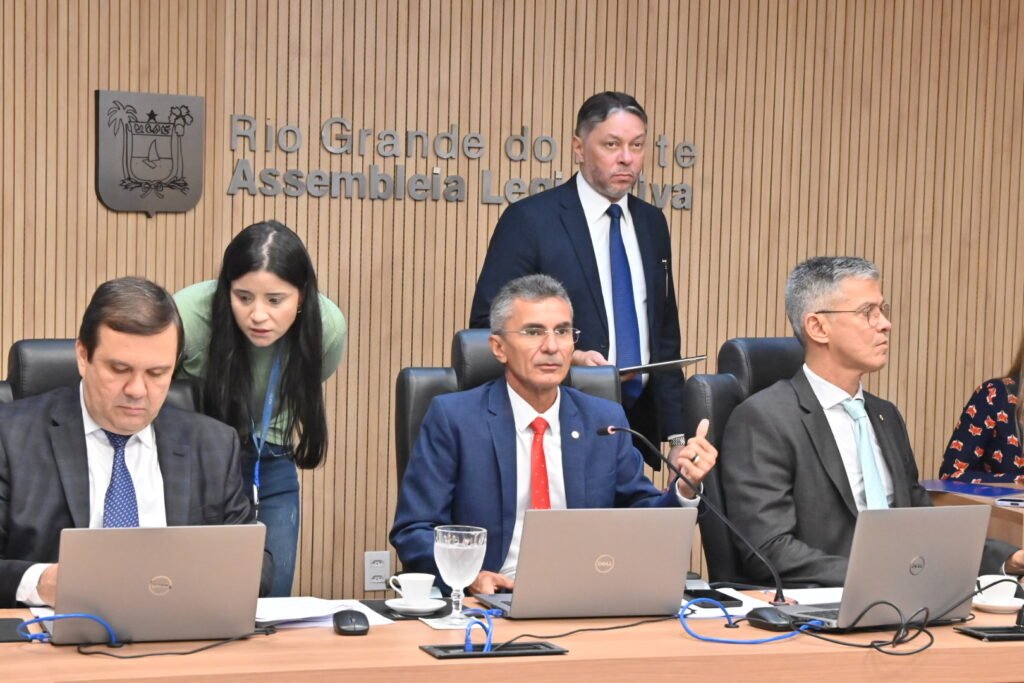 CCJ aprova mais um projeto para proteção e cuidado das pessoas com TEA