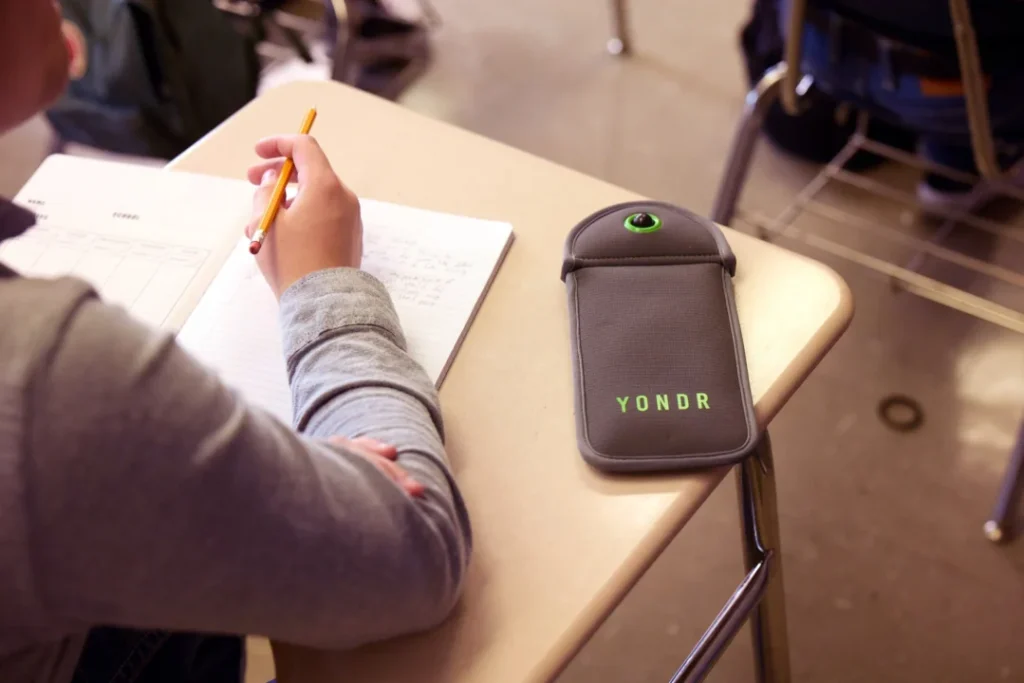 Empresas nos EUA proíbem uso de celular durante expediente