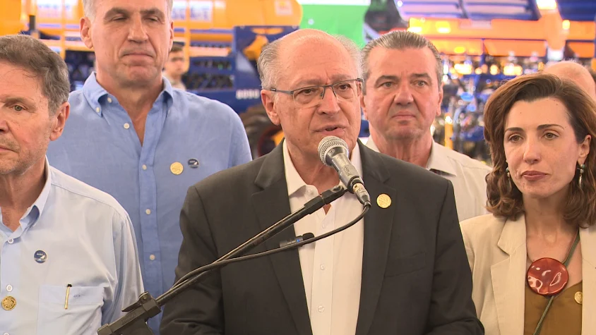 Governo lança R$ 10 bilhões em crédito para máquinas agrícolas na Agrishow 2026