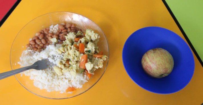 Auditoria revela acúmulo de R$ 28 bilhões sem fiscalização no programa de merenda escolar