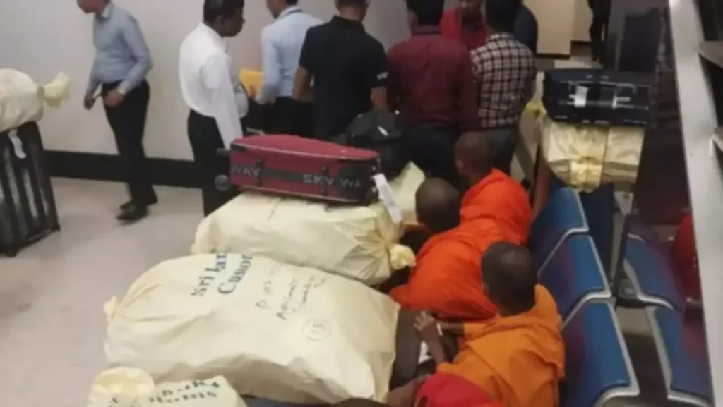 Grupo de 22 monges budistas é preso em aeroporto com 110 kg de maconha nas bagagens