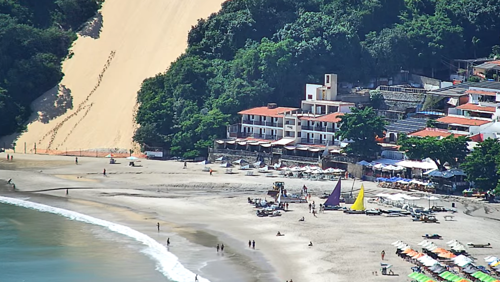 Ponta Negra: secretário responde críticas sobre areia, esgoto e drenagem na engorda