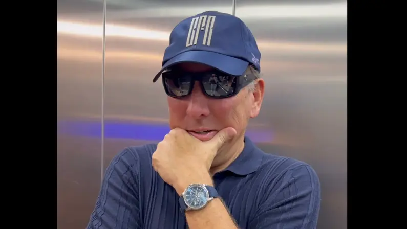 John Textor diz que se ‘disfarçou’ para ver jogo do Botafogo como torcedor: ‘Você pode tirar homem da presidência, mas não pode tirar amor pelo clube’