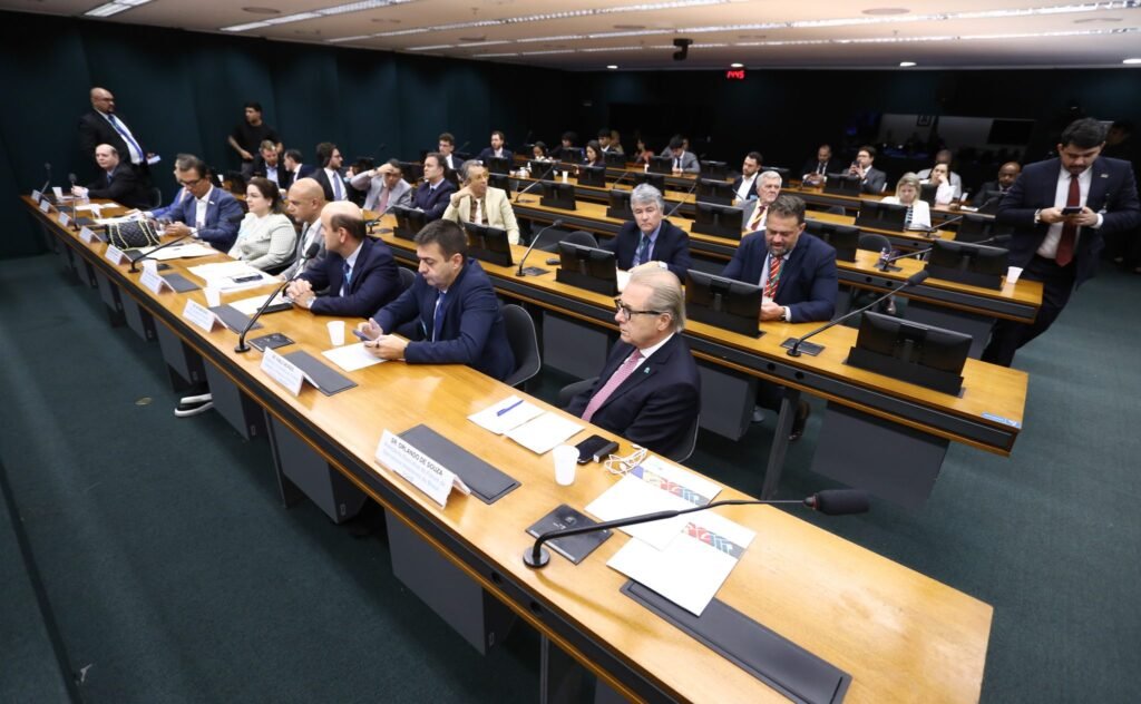 Audiência pública debate impactos do fim da escala 6×1 no turismo