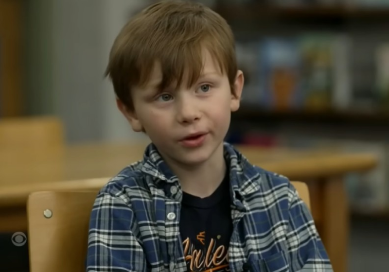 Escola inteira aprende língua de sinais para que aluno surdo nunca se sinta sozinho