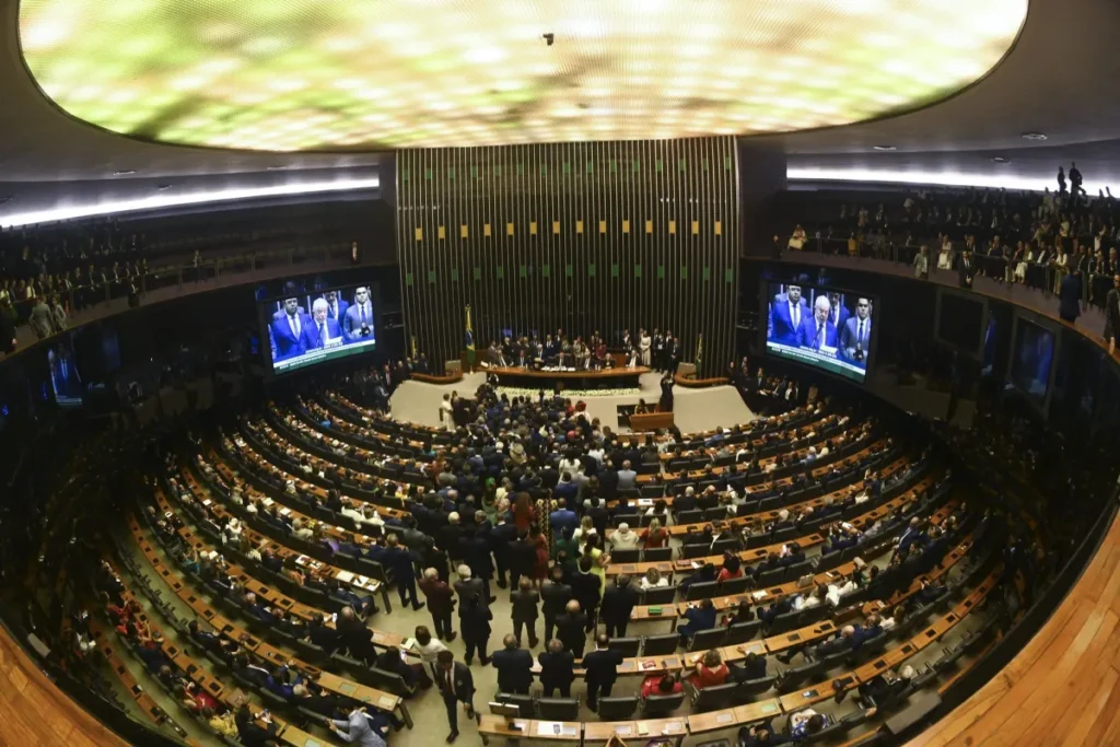 Congresso tende a derrubar veto à dosimetria e impor nova derrota a Lula