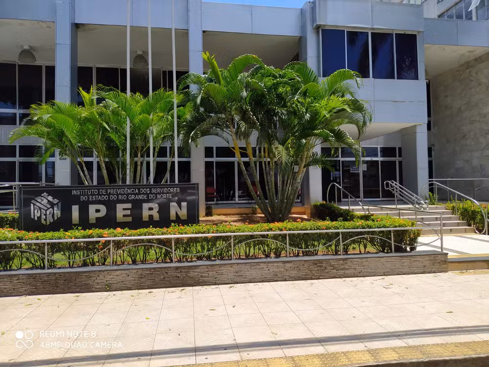 Instituto de Previdência do RN é condenado a indenizar servidora por demorar a conceder aposentadoria