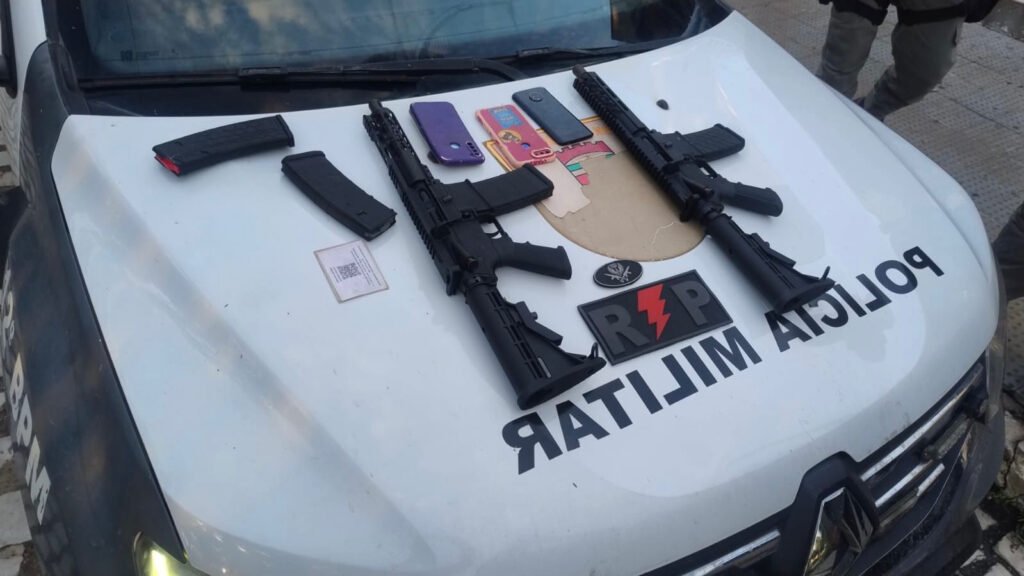 Polícia Militar apreende fuzis e prende casal em flagrante em Mossoró