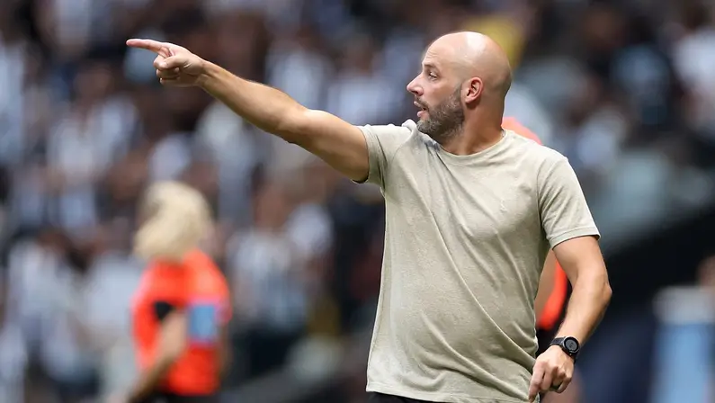 Franclim Carvalho assume responsabilidade por primeiro tempo do Botafogo, valoriza empate e diz: ‘Não saímos daqui satisfeitos’