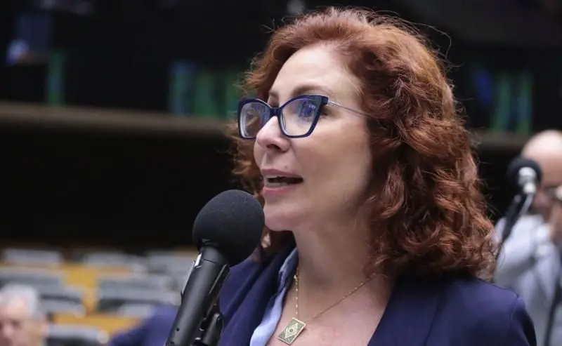 Em reviravolta, Carla Zambelli é solta na Itália após Justiça anular extradição ao Brasil