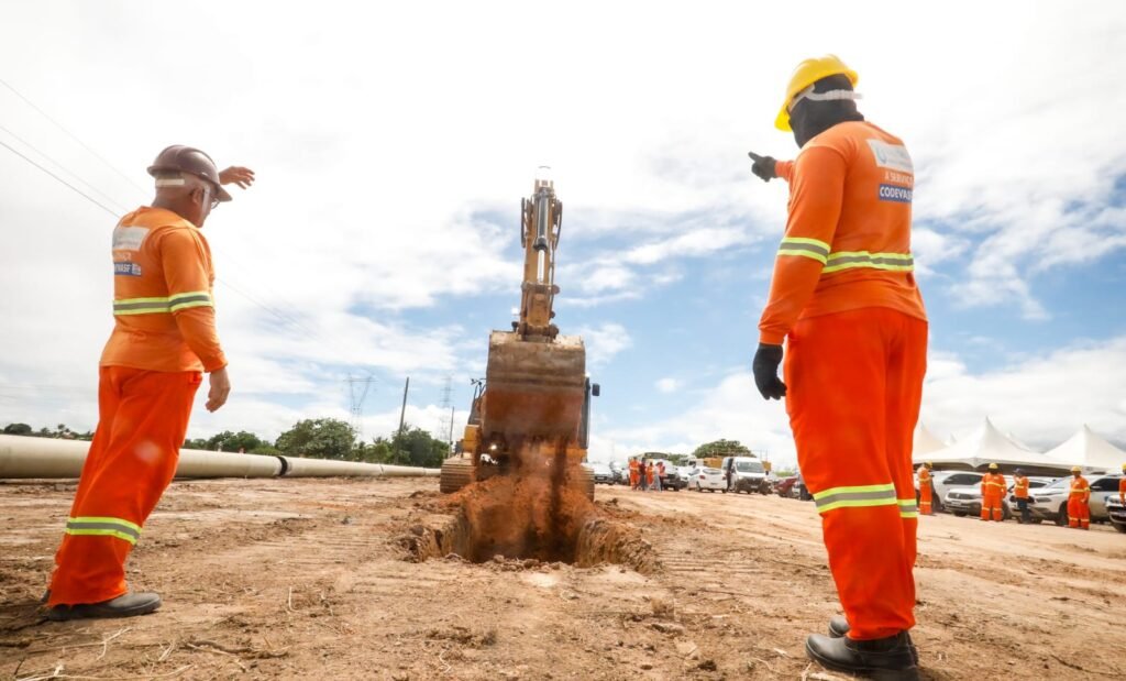 Obras avançam na adutora que vai garantir abastecimento no Agreste