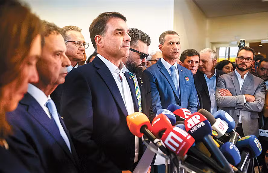 Cúpula do PL vê prazo de 15 dias para avaliar viabilidade da candidatura de Flávio após conversas com Vorcaro