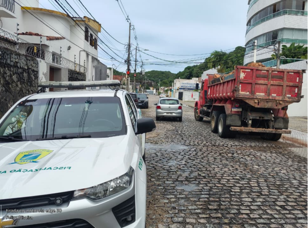 Operação da Semurb apura demolição irregular e descarte clandestino de resíduos
