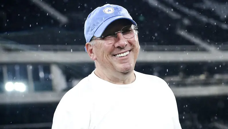 John Textor faz proposta por compra de ações da SAF do Botafogo, diz canal