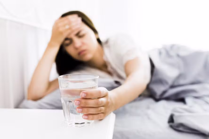 Cor da ressaca: saiba qual bebida alcoólica causa os piores efeitos no dia seguinte e como a cor influencia nisso