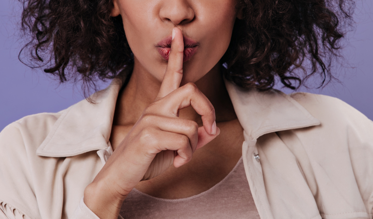 O que significa, segundo a psicologia, quando uma pessoa prefere ficar calada para evitar brigas e conflitos?