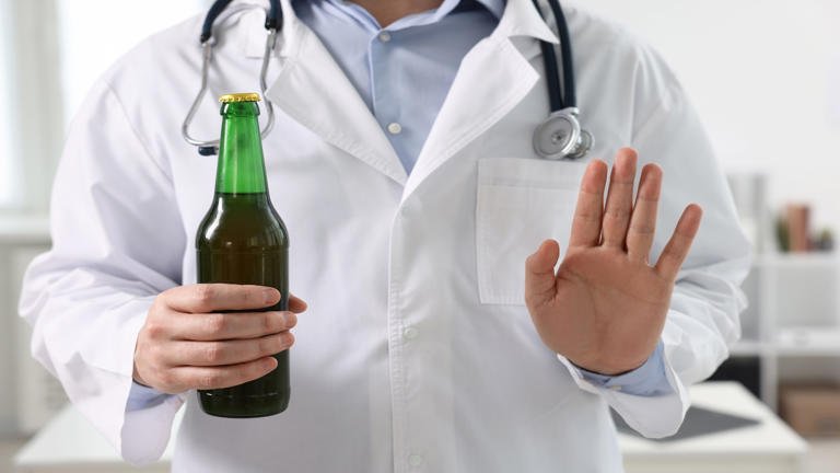 Os médicos concordam: “Quando você bebe álcool, os neurônios atrofiam e você perde a capacidade de criar novas memórias.”