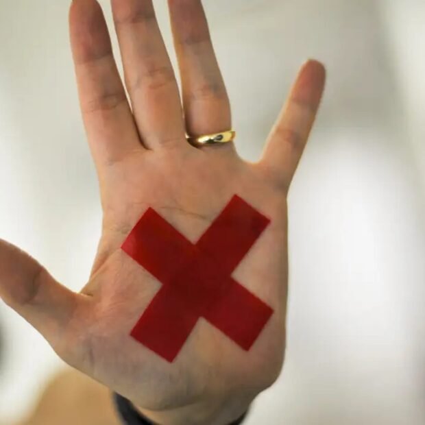 Maioria não confia ou confia pouco na polícia e na Justiça em casos de violência contra a mulher, diz Datafolha