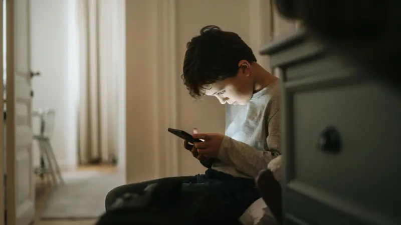 Big techs exploram e vendem nossas vulnerabilidades emocionais, diz pesquisadora britânica
