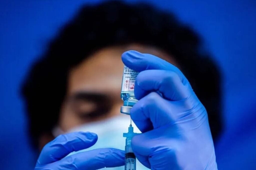 Vacina contra câncer reduz risco de morte e metástase em 50%, após 5 anos, revela estudo