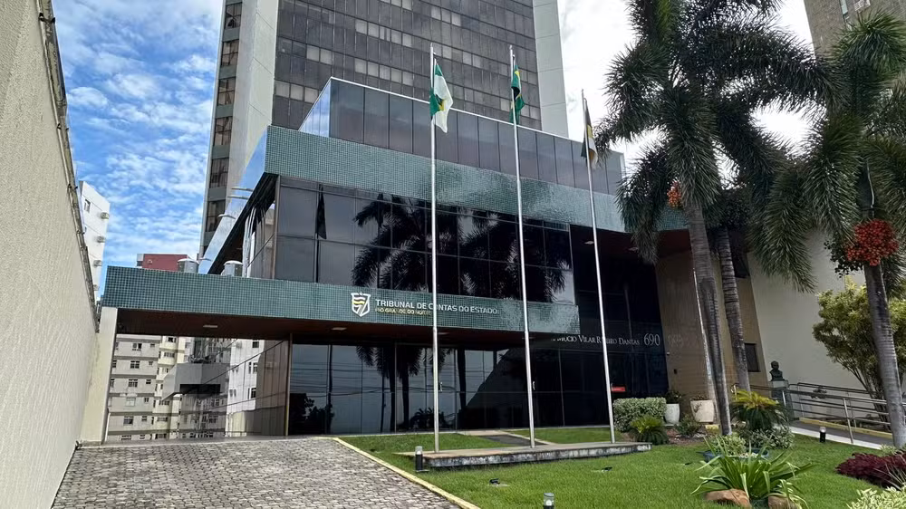 TCE alerta 52 prefeituras no RN sobre servidores com possíveis acúmulos irregulares de cargos