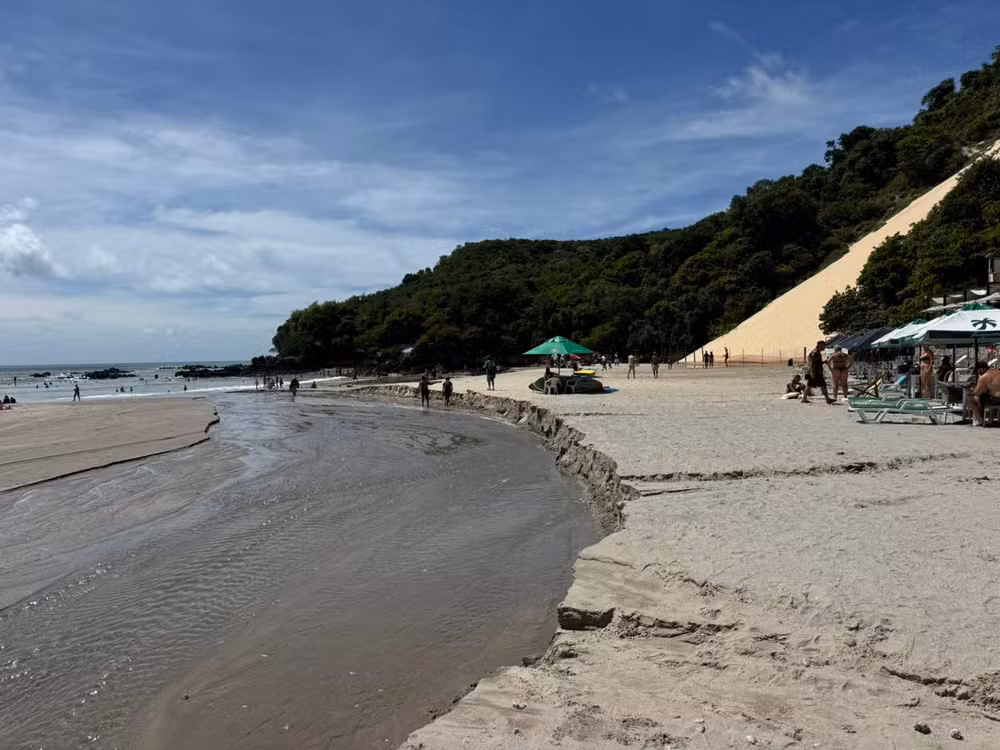 Relatório aponta perda de quase 40% da faixa de areia da engorda de Ponta Negra