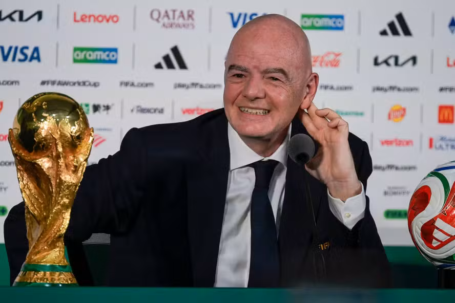Infantino escreve carta à seleção argentina após a derrota na final da Copa para a Espanha; leia o texto