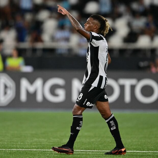 Palmeiras tem concorrência de quatro clubes europeus por Danilo