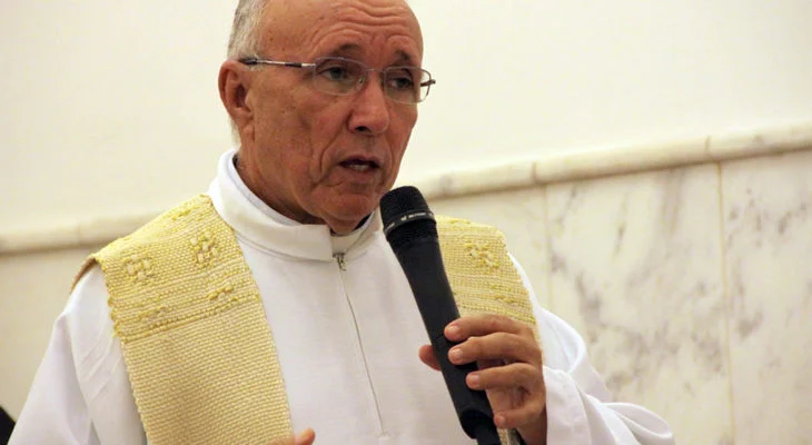Monsenhor Lucas apresenta melhora, mas permanece na UTI em Natal