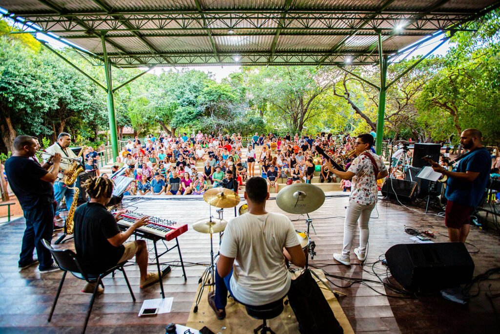 Fim de semana no Parque das Dunas tem teatro infantil e show de jazz gratuitos