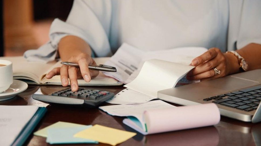 Mulheres lideram inadimplência e revelam nova realidade do país