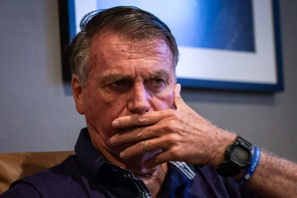 Não resta dúvida: Jair Bolsonaro é perseguido político