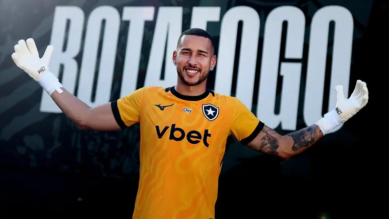 Gabriel Batista, Warleson e Paulinho são regularizados no BID e podem estrear pelo Botafogo