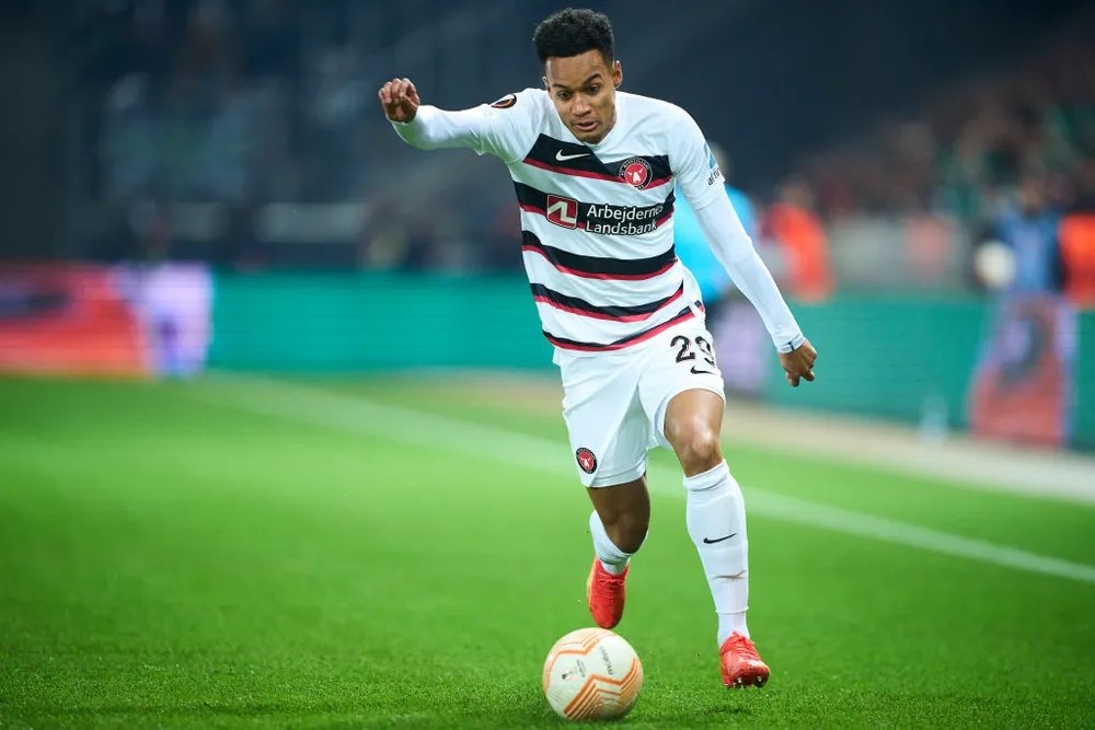 Botafogo acerta contratação do lateral-esquerdo Paulinho, do Midtjylland