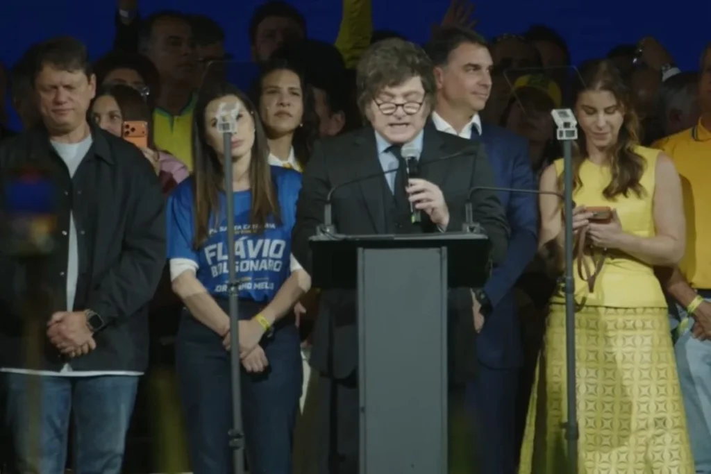 Milei chama Moraes de “lixo” após proibição de visita a Bolsonaro. Veja vídeo
