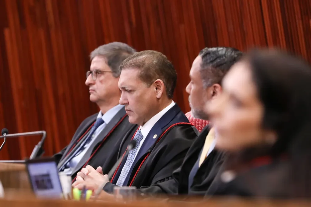 Ministros do TSE se reunirão com institutos neste mês após veto a pesquisa