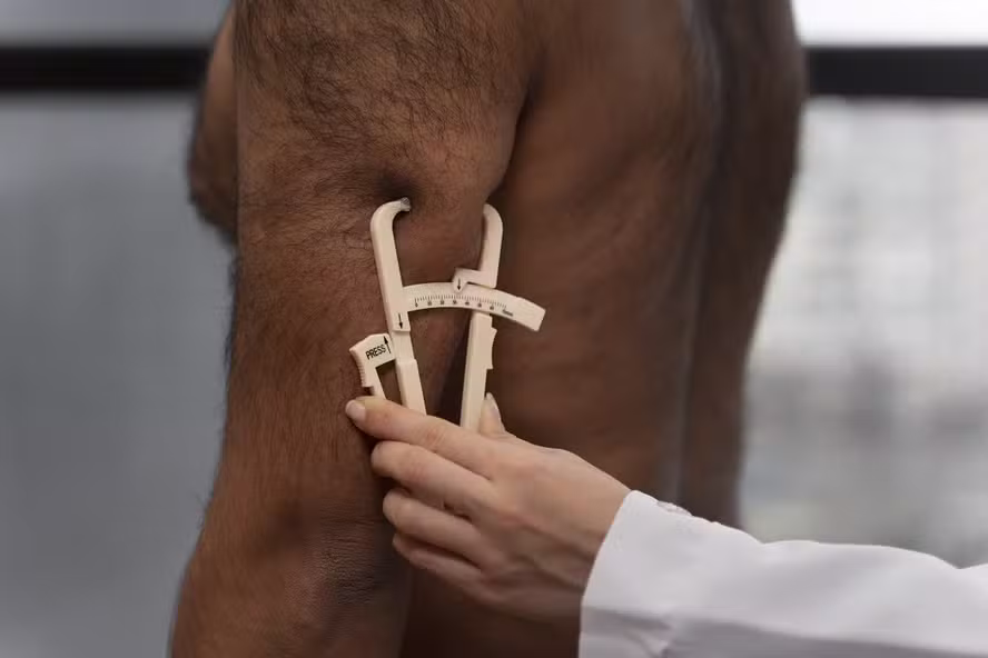 Estudo estima que homens tenham 54% menos testosterona do que há 50 anos; entenda riscos