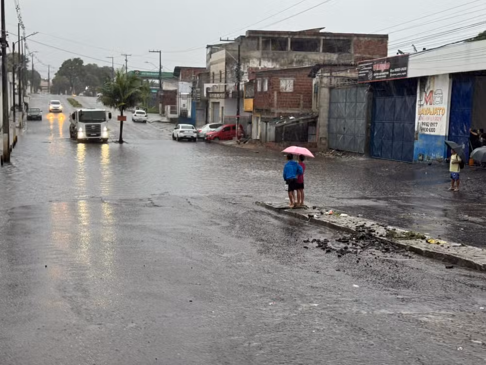 Chuva passa de 100 mm em bairros de Natal; veja acumulados