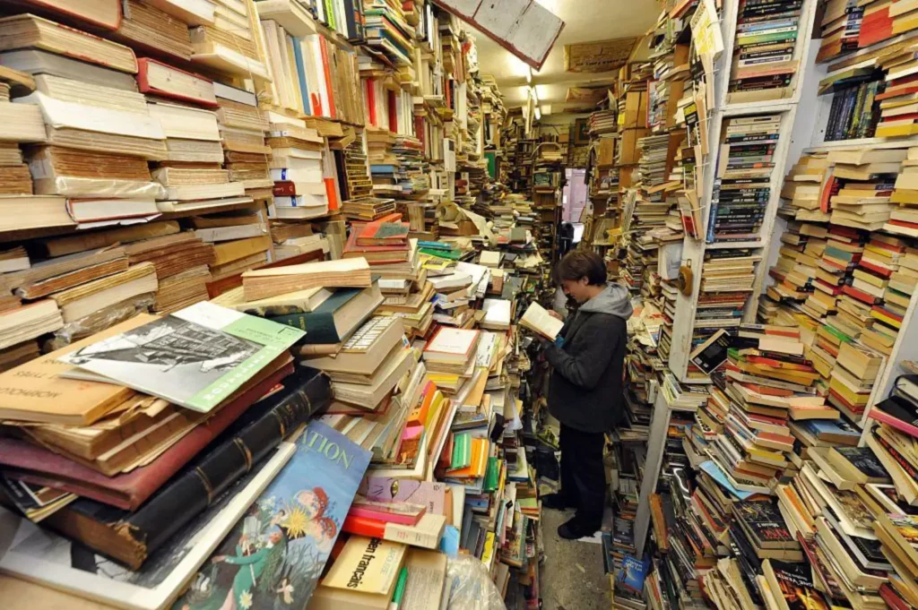 Por que empresas de IA estão destruindo milhares de livros ao redor do mundo