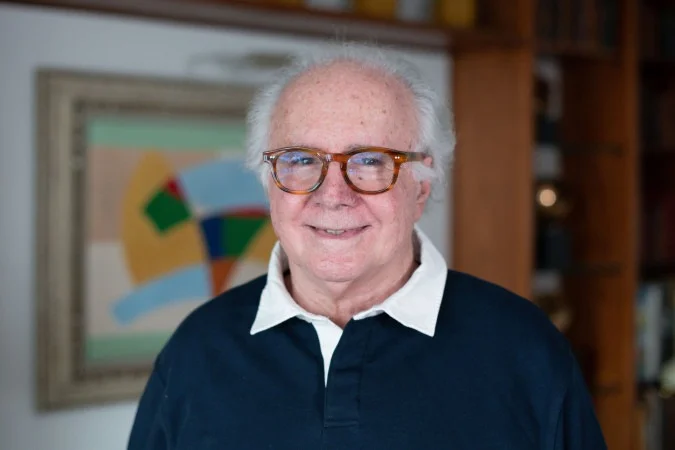“O povo despreza o político”, diz membro da Academia Brasileira de Letras