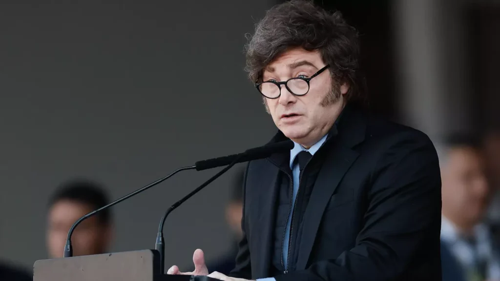 Milei dobra a aposta e volta a criticar Lula: ‘é um ladrão, um corrupto’
