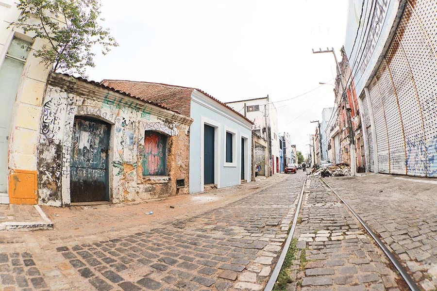 Por que os centros das cidades brasileiras se tornaram tão vazios e inseguros?